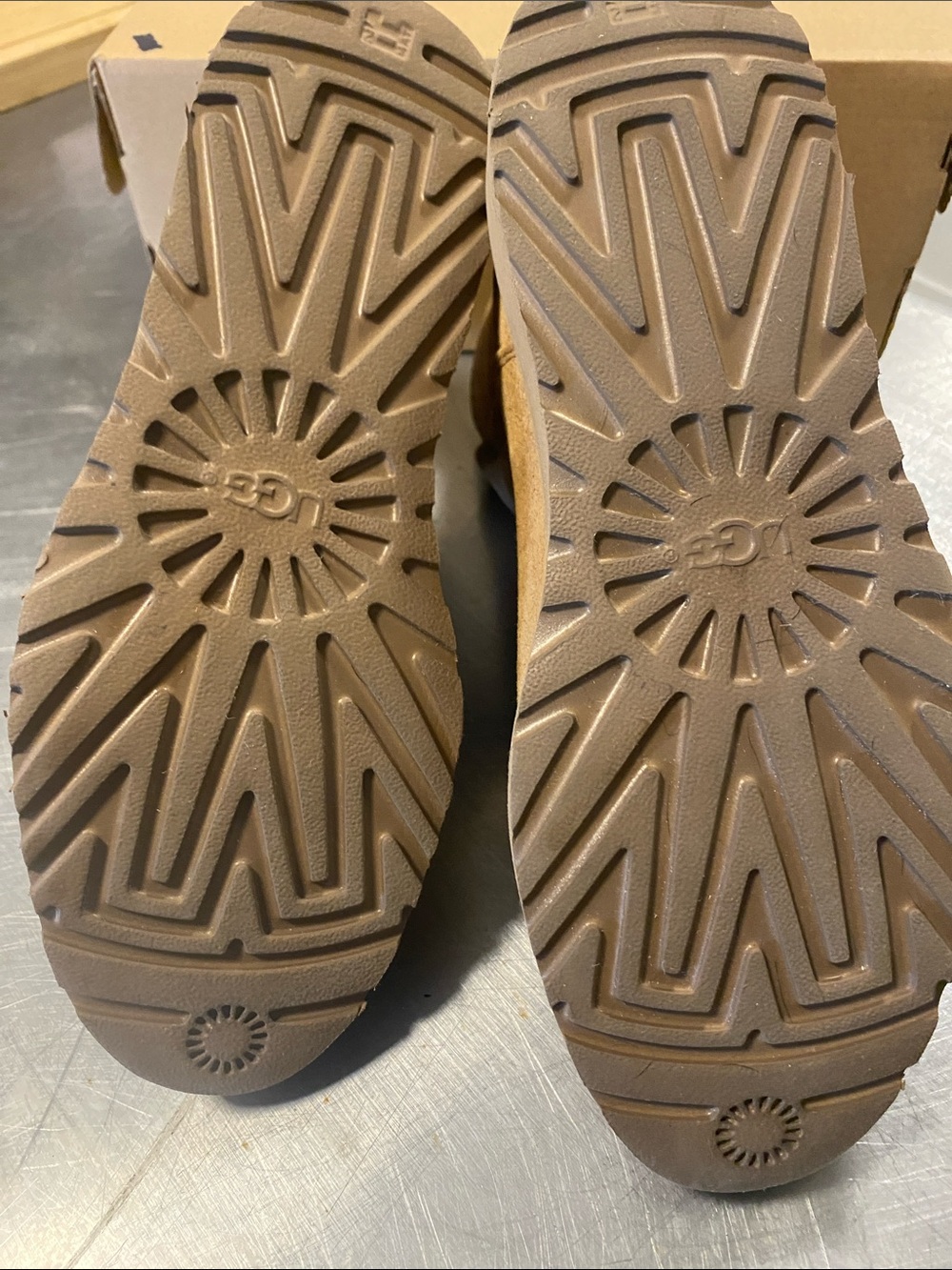 UGG boot - Picture 3 of 4